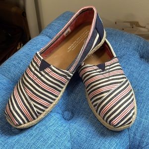 TOMS! Almost new!